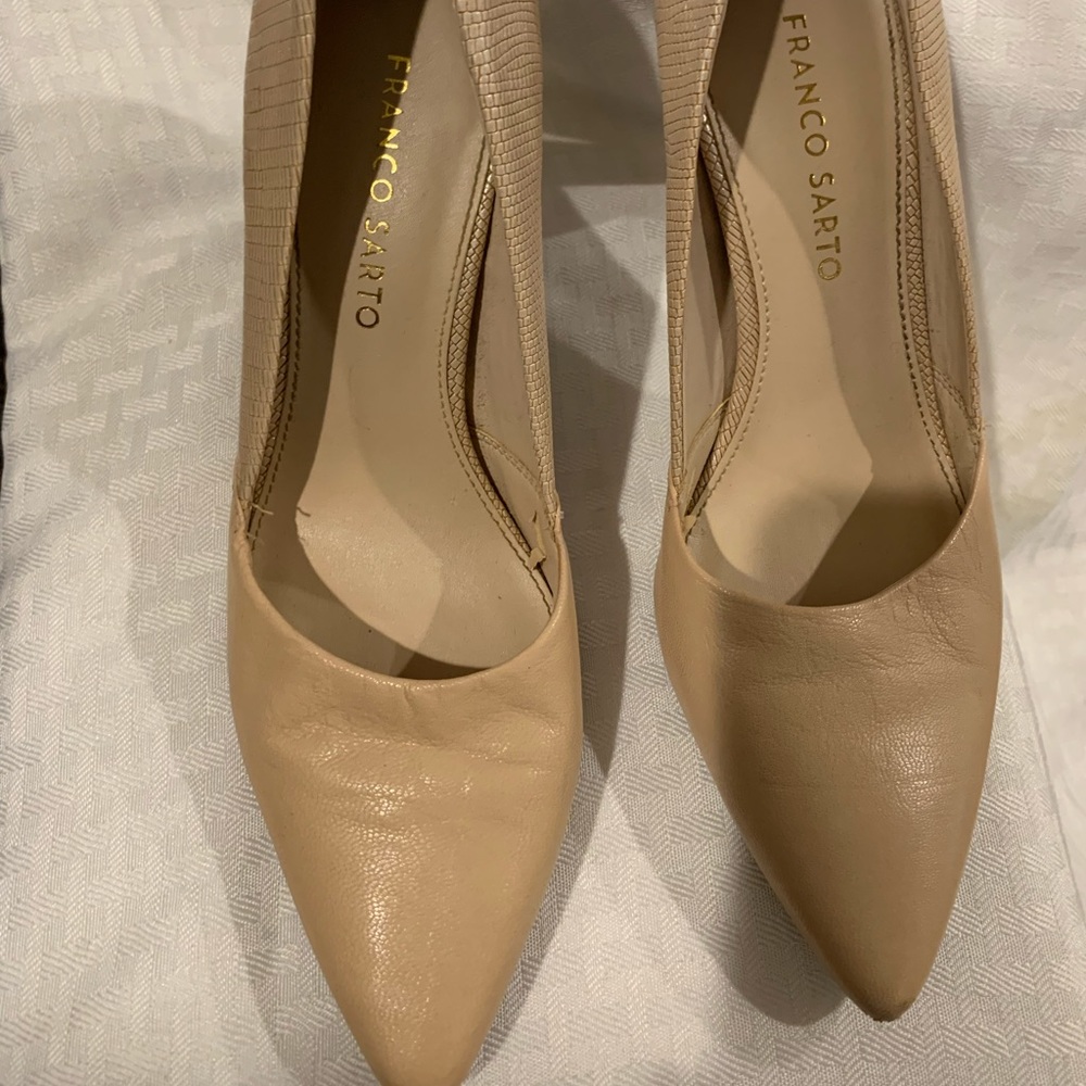 Beige/Cream color heels size 7
